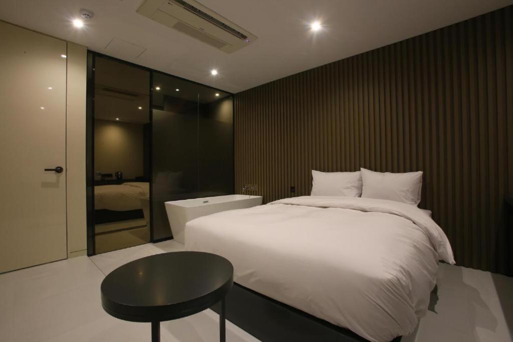 Hotel The Artist Yeoksam Seoul Bagian luar foto